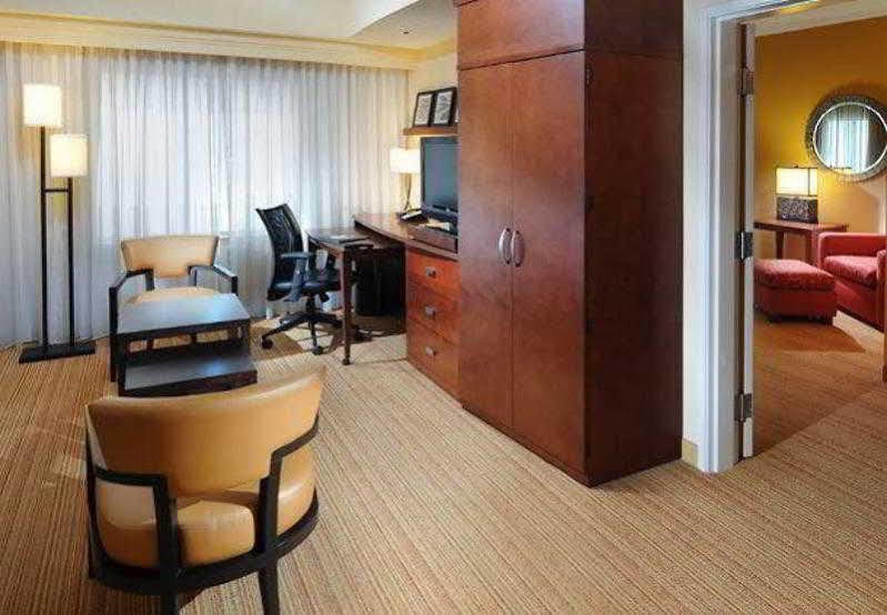 Courtyard Marriott Houston 3*